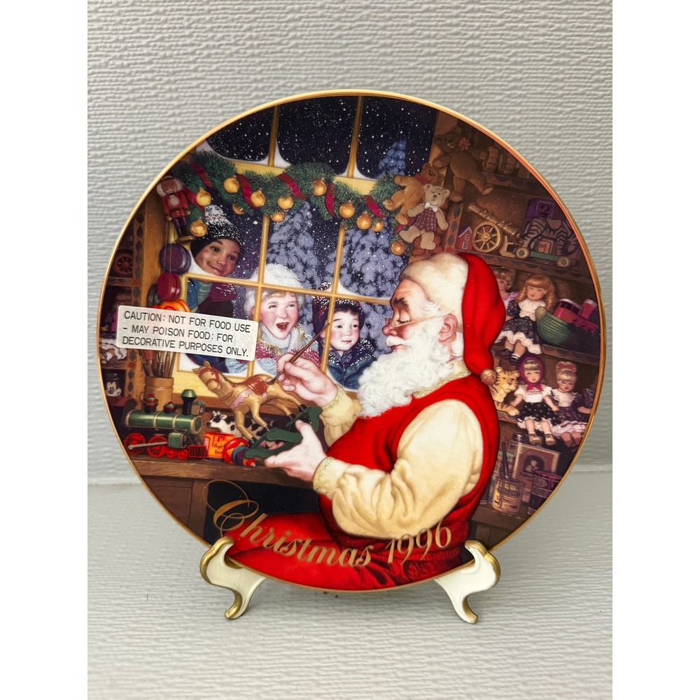 Avon 1996 Christmas Plate Santas Loving Touch Porcelain 22K Gold Trim‎ 8 inch